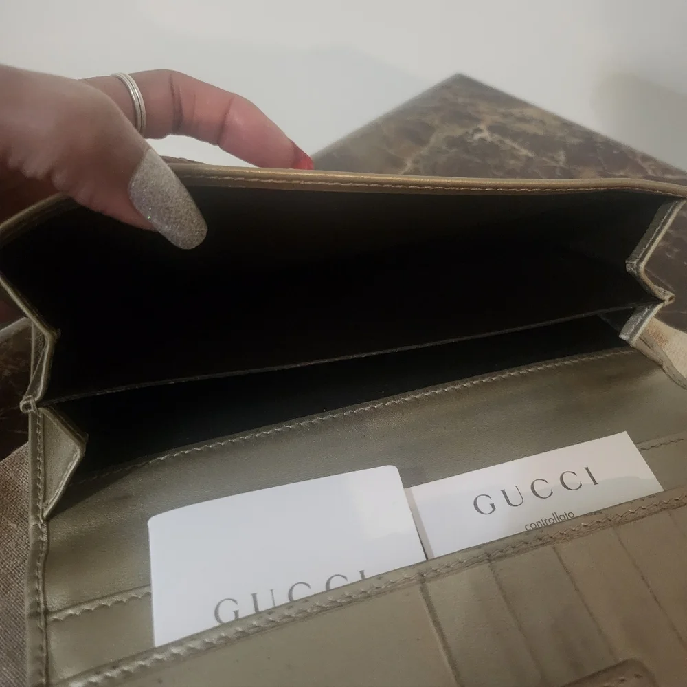 Gucci Beige/Gold Monogram Wallet GUC - Picture 16 of 16